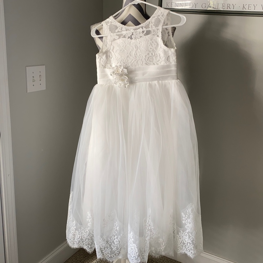 Size 8 girls long flower girl or communion dress never worn